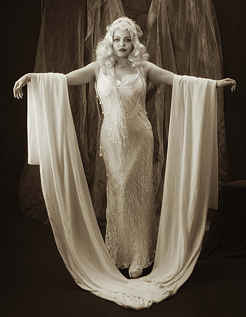 1920s Bride, Azadeh