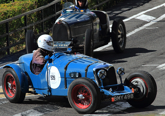 Riley chased by Bugatti
